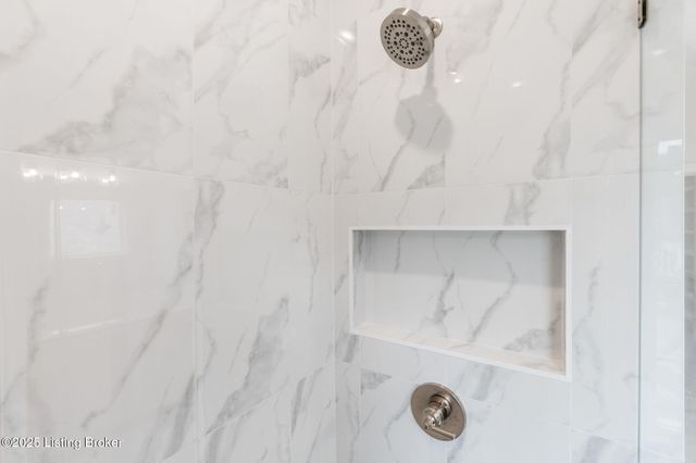 3015 Heather Green Blvd, La Grange, KY 40031