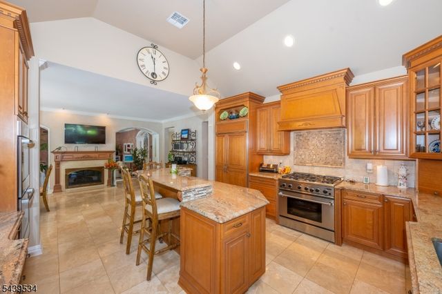9 Ralph Dr, Fairfield Twp., NJ 07004