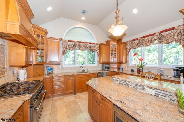 9 Ralph Dr, Fairfield Twp., NJ 07004