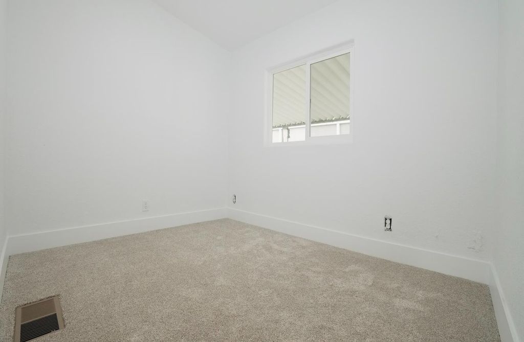 Image 12 of property listing at 2575 S Willow Ave N # 210, Fresno, CA 93725