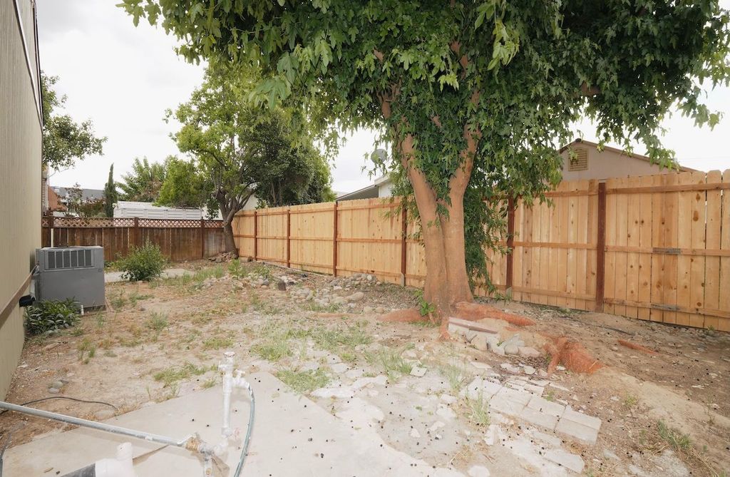 Image 17 of property listing at 2575 S Willow Ave N # 210, Fresno, CA 93725
