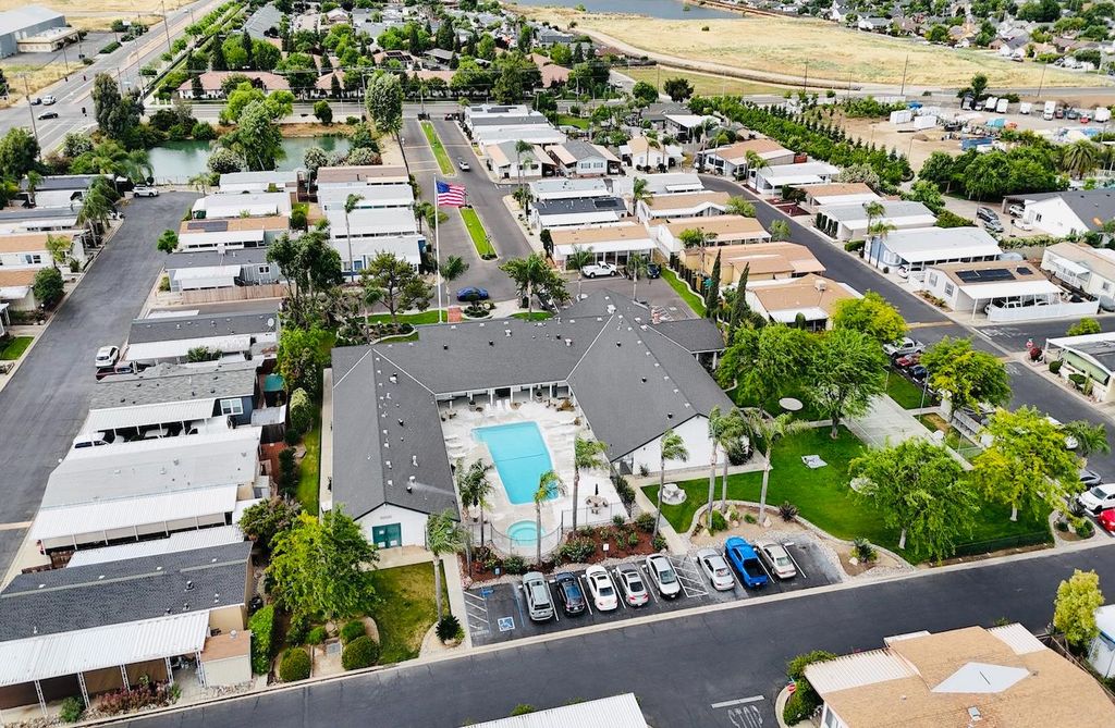Image 20 of property listing at 2575 S Willow Ave N # 210, Fresno, CA 93725