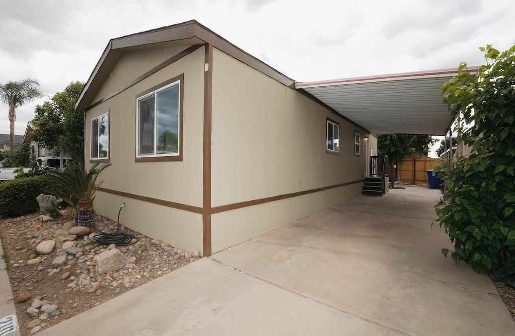 Image 3 of property listing at 2575 S Willow Ave N # 210, Fresno, CA 93725