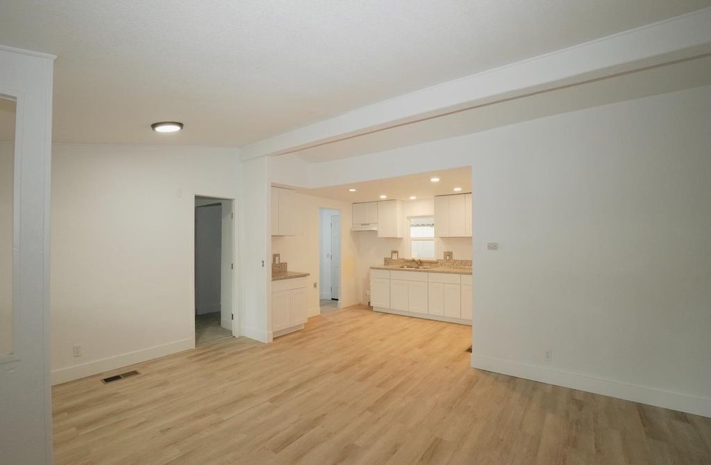 Image 5 of property listing at 2575 S Willow Ave N # 210, Fresno, CA 93725