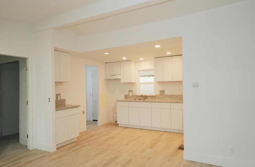 Image 6 of property listing at 2575 S Willow Ave N # 210, Fresno, CA 93725