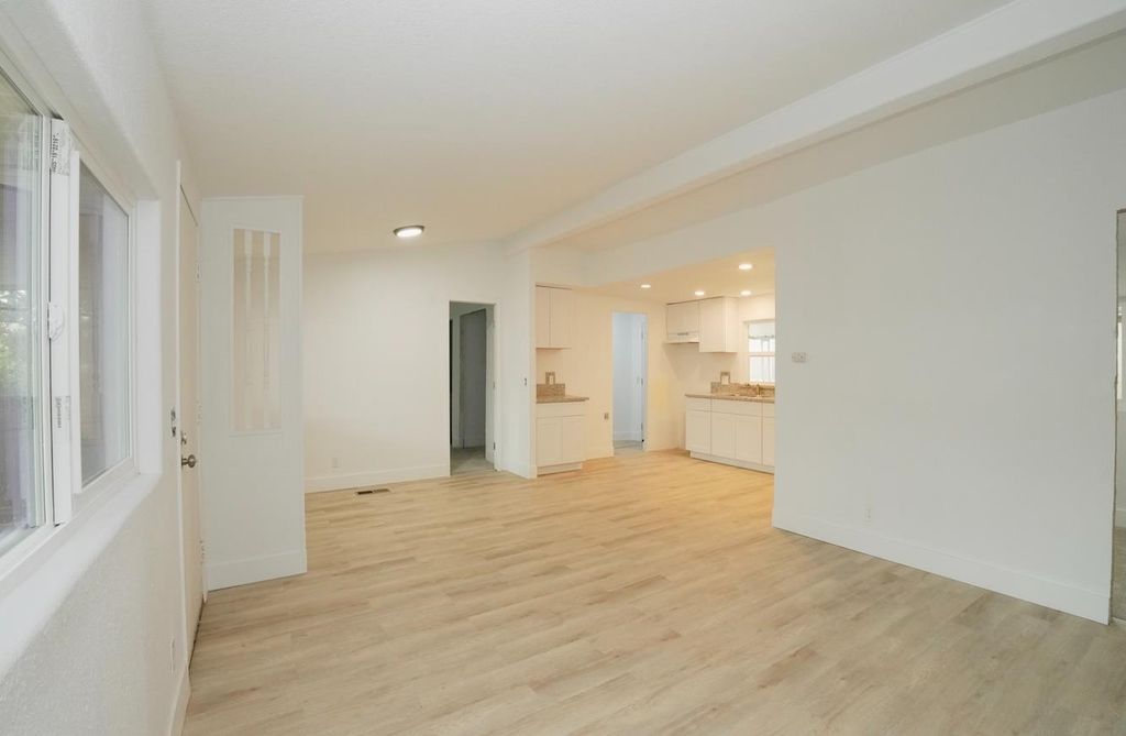 Image 8 of property listing at 2575 S Willow Ave N # 210, Fresno, CA 93725