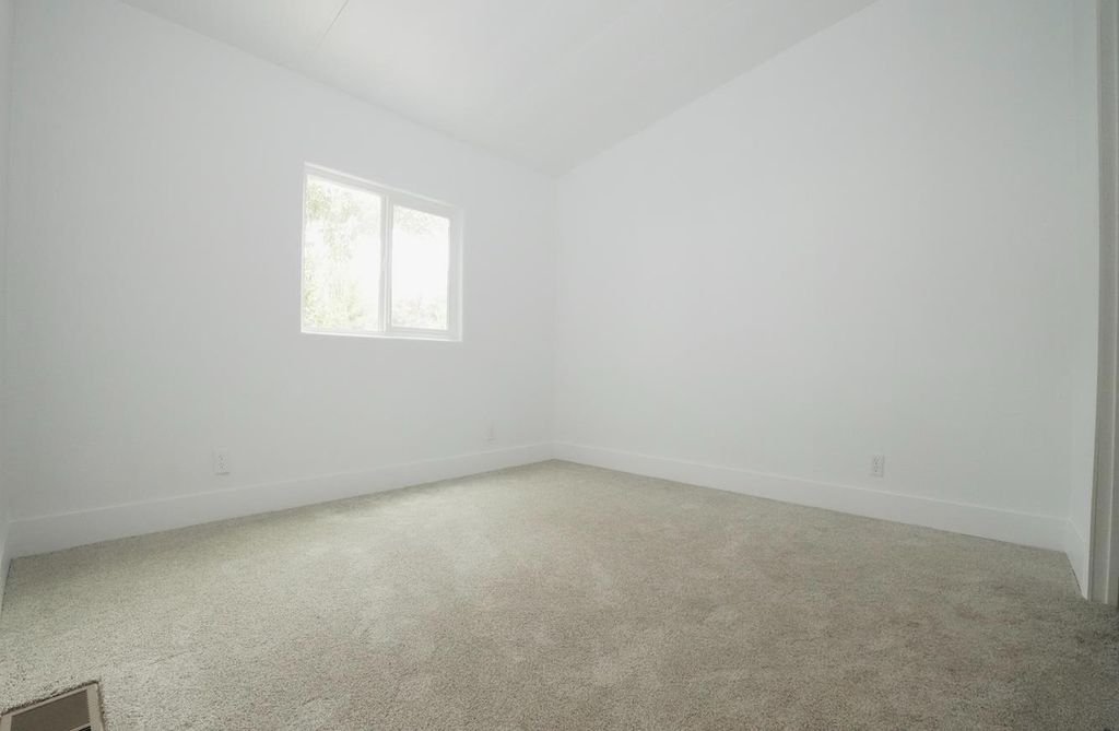 Image 9 of property listing at 2575 S Willow Ave N # 210, Fresno, CA 93725