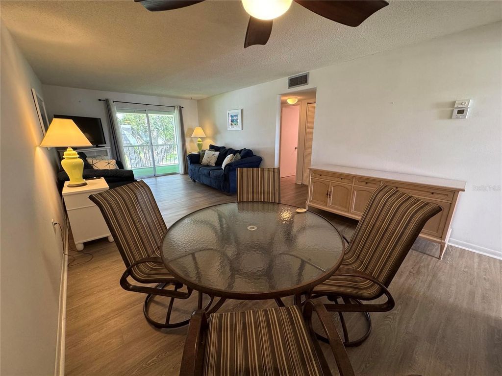 Image 11 of property listing at 204 46TH AVENUE TERRACE W 411, Bradenton, FL 34207