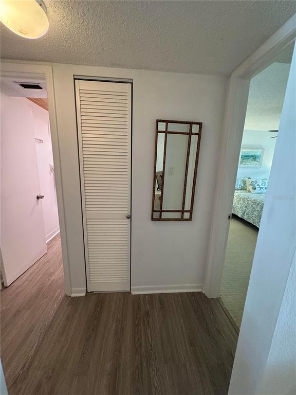 Image 14 of property listing at 204 46TH AVENUE TERRACE W 411, Bradenton, FL 34207