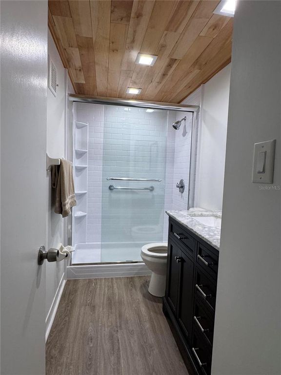 Image 20 of property listing at 204 46TH AVENUE TERRACE W 411, Bradenton, FL 34207