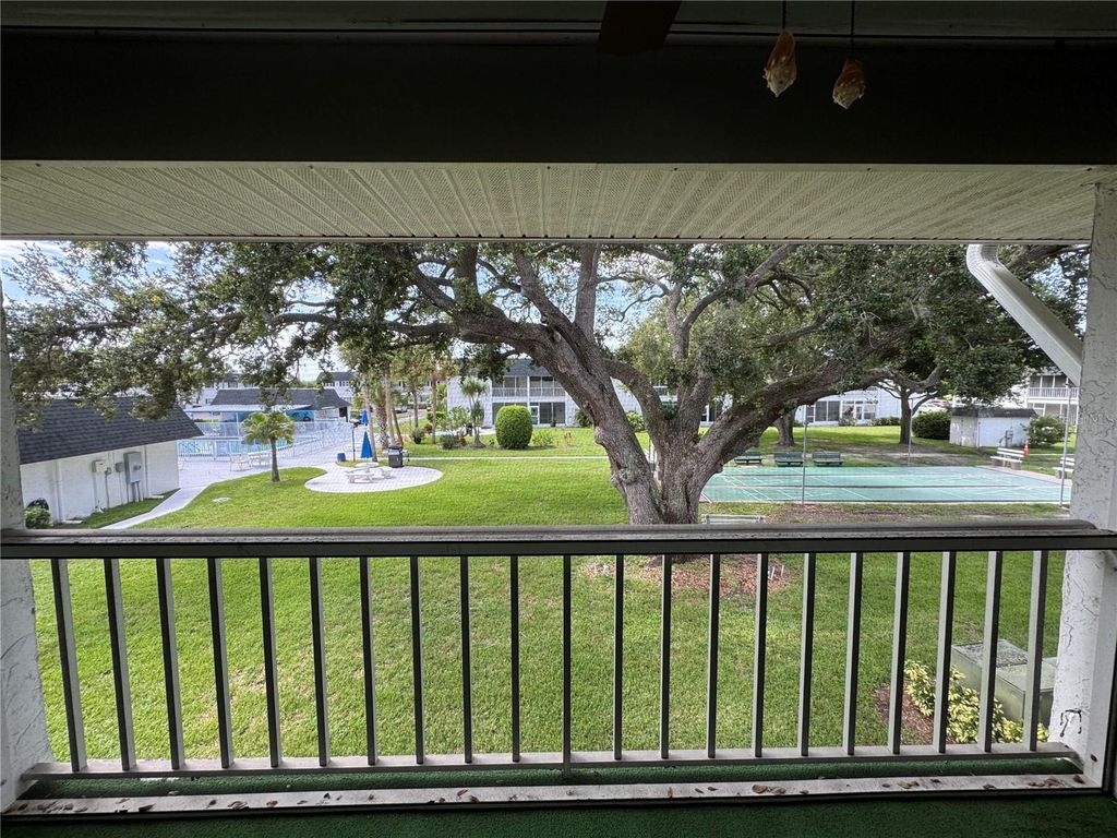 Image 27 of property listing at 204 46TH AVENUE TERRACE W 411, Bradenton, FL 34207