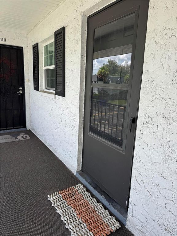 Image 4 of property listing at 204 46TH AVENUE TERRACE W 411, Bradenton, FL 34207