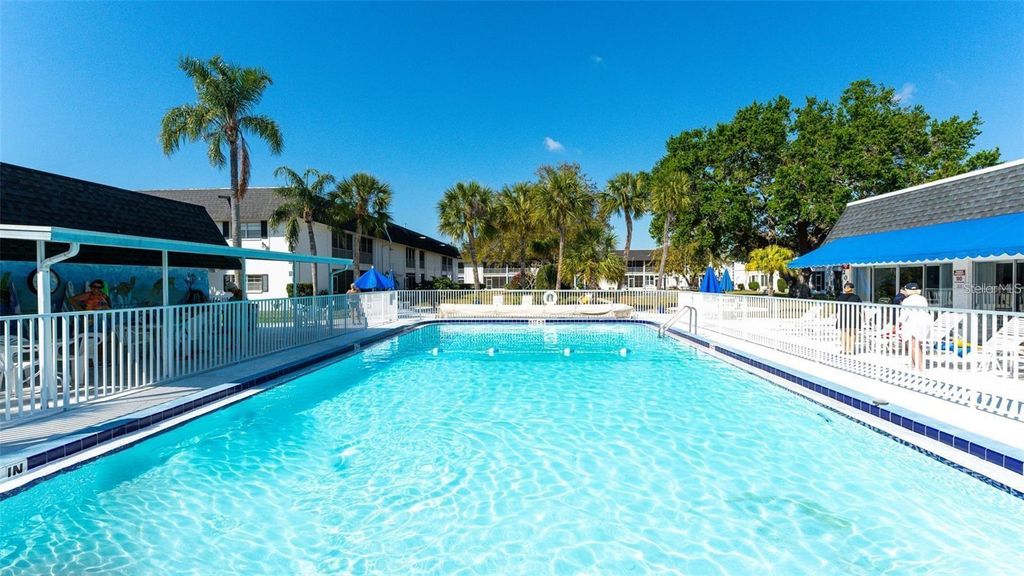 Image 32 of property listing at 204 46TH AVENUE TERRACE W 411, Bradenton, FL 34207