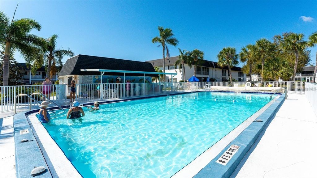Image 33 of property listing at 204 46TH AVENUE TERRACE W 411, Bradenton, FL 34207