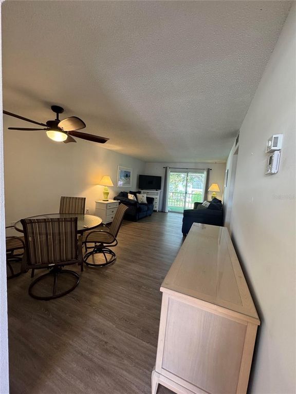 Image 10 of property listing at 204 46TH AVENUE TERRACE W 411, Bradenton, FL 34207