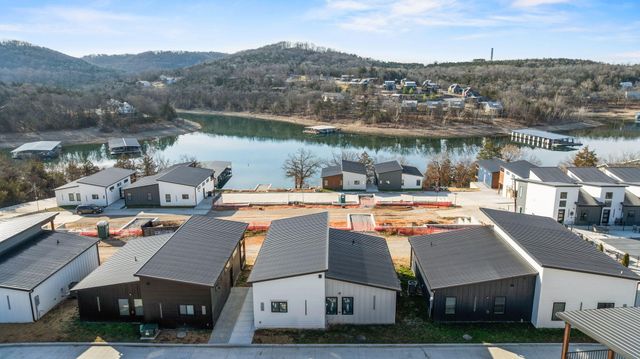 46 Teak Drive 17, Reeds Spring, MO 65737