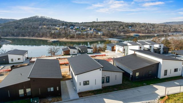 46 Teak Drive 17, Reeds Spring, MO 65737