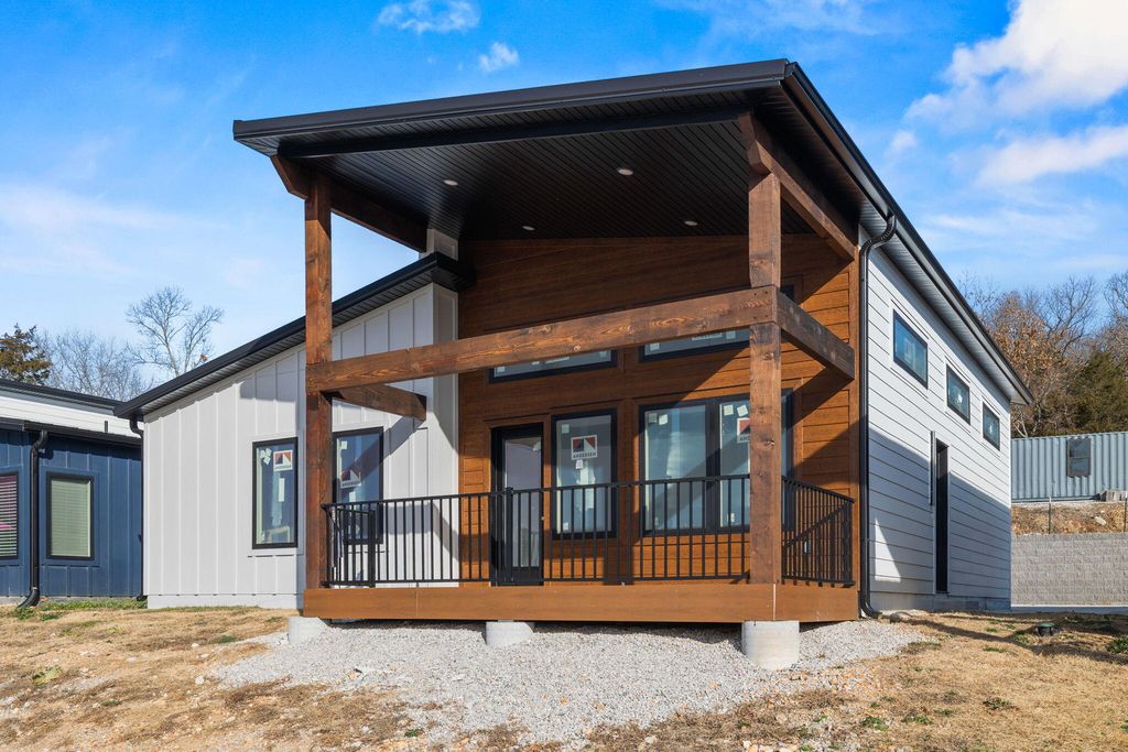 46 Teak Drive 17, Reeds Spring, MO 65737