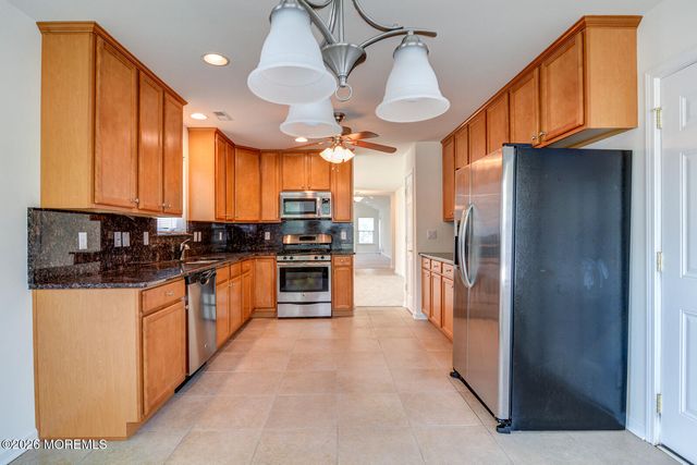 50 Eagle Ridge Circle, Lakewood, NJ 08701