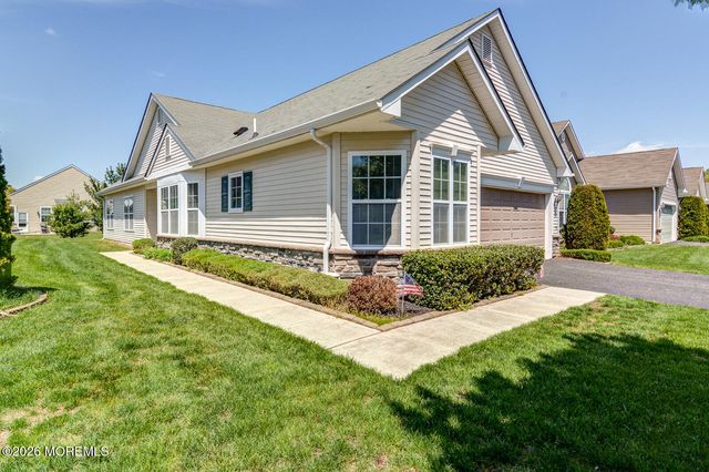 50 Eagle Ridge Circle, Lakewood, NJ 08701