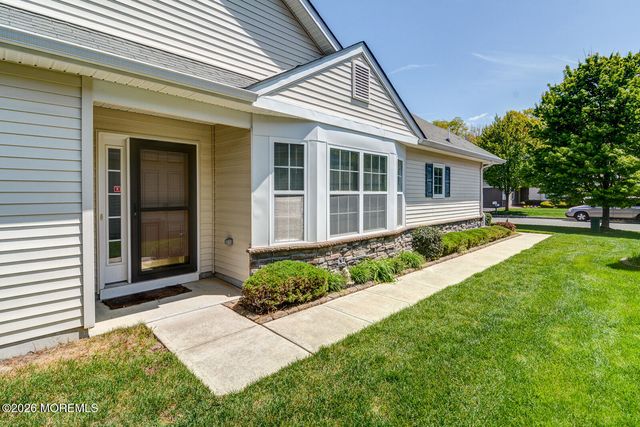 50 Eagle Ridge Circle, Lakewood, NJ 08701