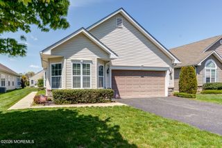 50 Eagle Ridge Circle, Lakewood, NJ 08701
