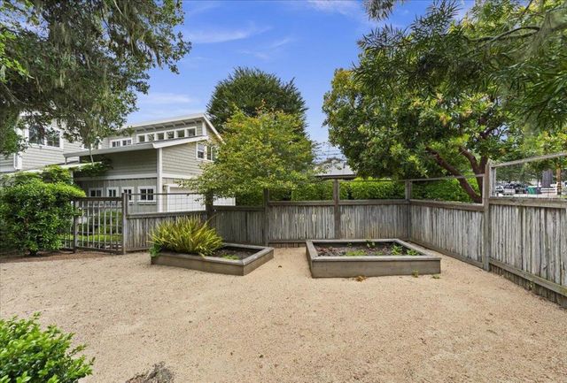 494 GROVE ACRE Avenue, Pacific Grove, CA 93950