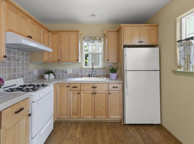 494 GROVE ACRE Avenue, Pacific Grove, CA 93950