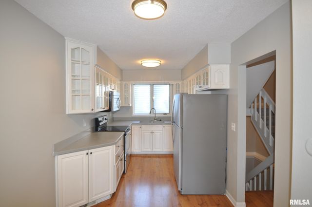 3518 CEDARVIEW Court, Bettendorf, IA 52722