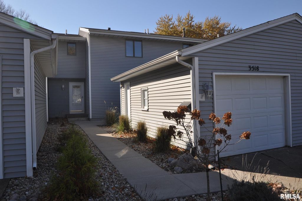 3518 CEDARVIEW Court, Bettendorf, IA 52722