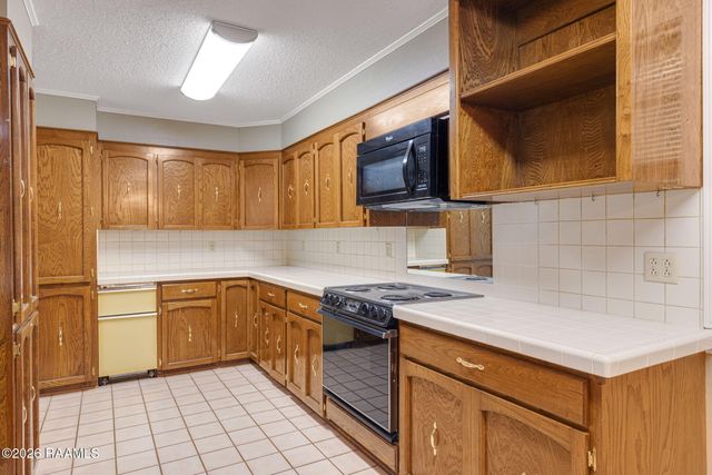 112 Saint Bernadette Drive, Lafayette, LA 70507