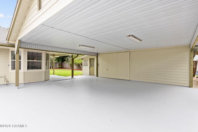 112 Saint Bernadette Drive, Lafayette, LA 70507