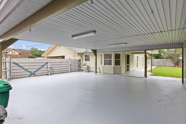 112 Saint Bernadette Drive, Lafayette, LA 70507