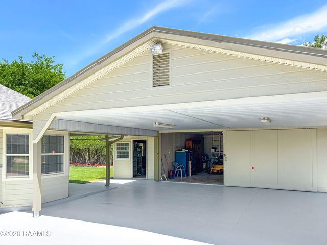 112 Saint Bernadette Drive, Lafayette, LA 70507