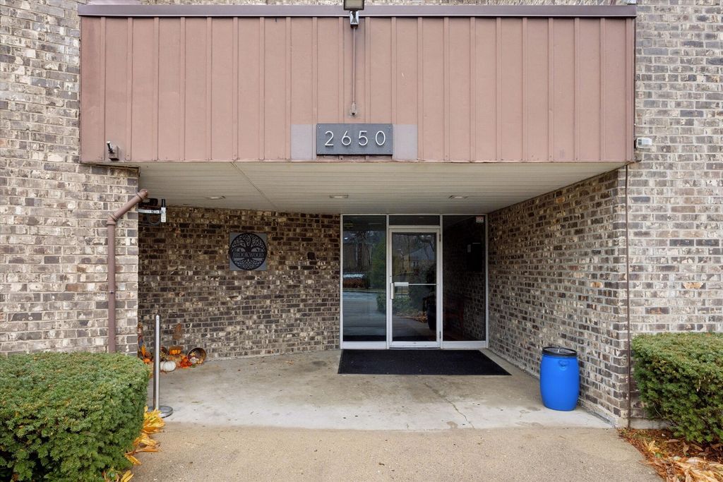 2650 BROOKWOOD Way 108, Rolling Meadows, IL 60008