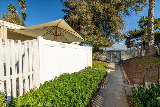 3088 Panorama Rd Unit D, Riverside, CA 92506