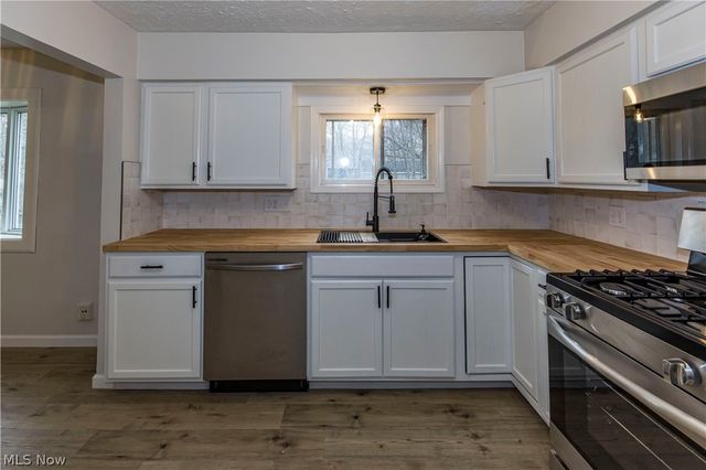 1463 4th Street, Lakemore, OH 44250