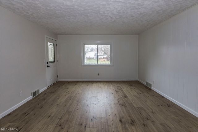 1463 4th Street, Lakemore, OH 44250