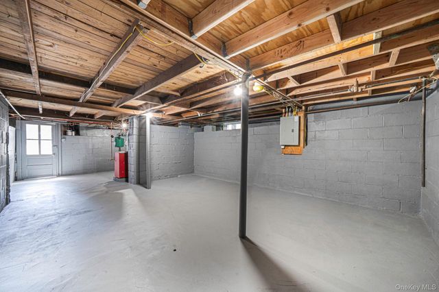 18 Cove Drive, Sound Beach, NY 11789