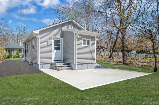 18 Cove Drive, Sound Beach, NY 11789