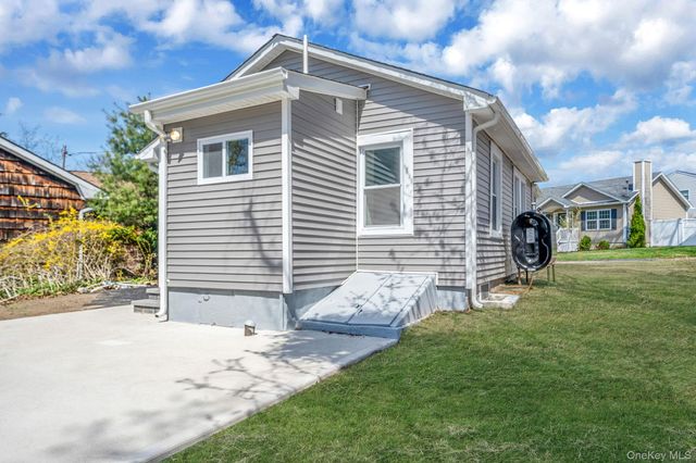 18 Cove Drive, Sound Beach, NY 11789