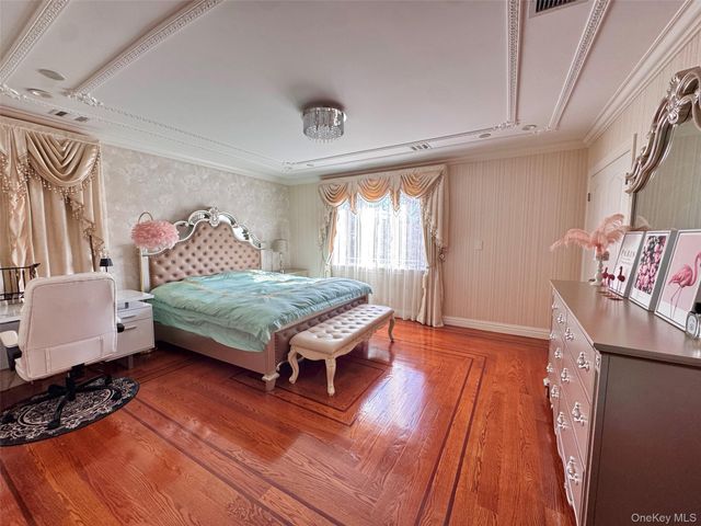 4320 Glenwood Street, Little Neck, NY 11363