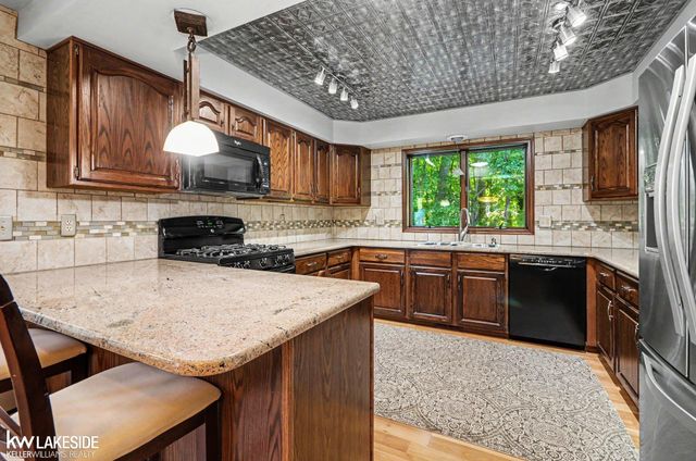 47744 Westlake Drive, Shelby Twp, MI 48315