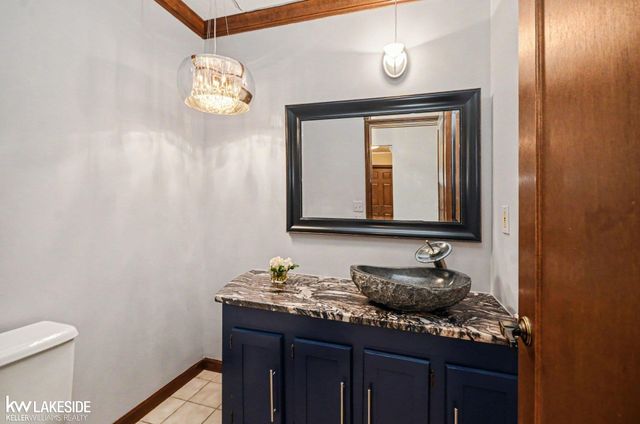 47744 Westlake Drive, Shelby Twp, MI 48315