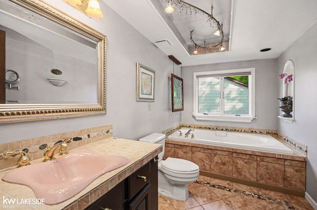 47744 Westlake Drive, Shelby Twp, MI 48315