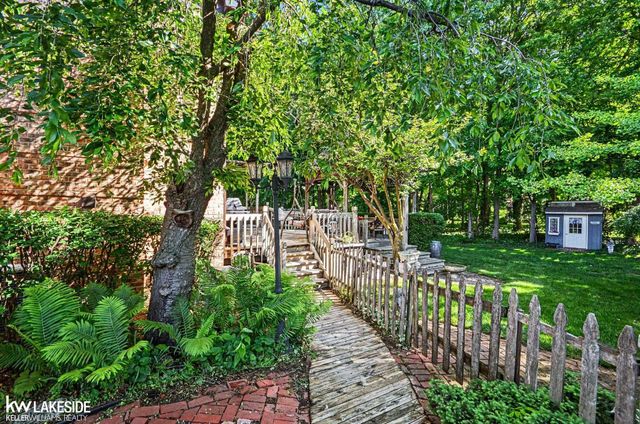47744 Westlake Drive, Shelby Twp, MI 48315