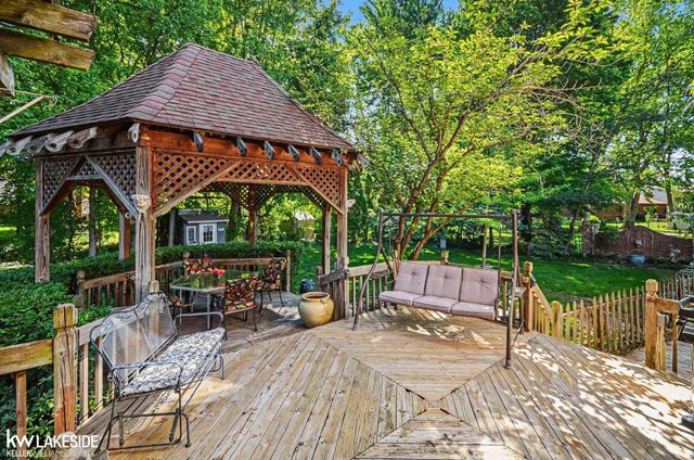 47744 Westlake Drive, Shelby Twp, MI 48315
