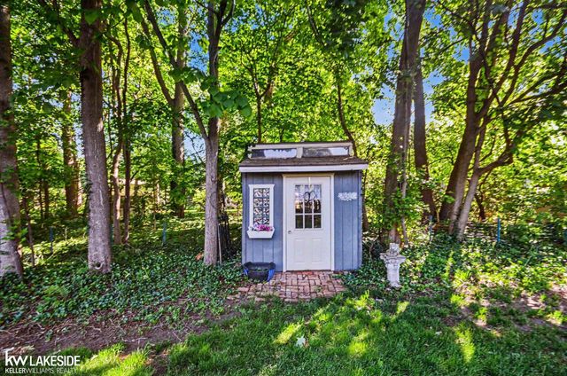 47744 Westlake Drive, Shelby Twp, MI 48315