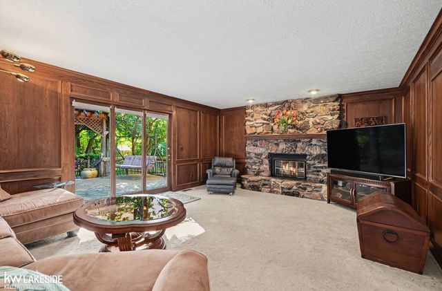 47744 Westlake Drive, Shelby Twp, MI 48315