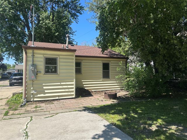 706 E 21st Street Place S, Newton, IA 50208
